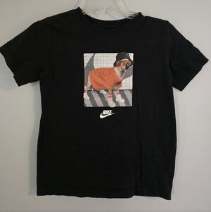 Nike Kids Tee with Basketball Dog Graphic Med, Black EUC